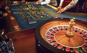 Video poker interface on sepuhplay showing hand ranking and hold selections